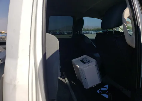 2015 Ram 1500 St z USA, uszkodzony, nr VIN 1C6RR6FT0FS654518